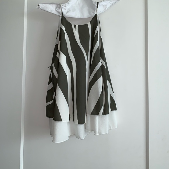 Top - Picture 2 of 2